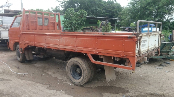 หกล้อISUZU 110แรง เครื่อง4BE1 เครื่องแน่น คัสชีพอได้ หัวไม่ผุ เอกสารม.79ราคา78,000บ. อยู่อยุธยา โทร0