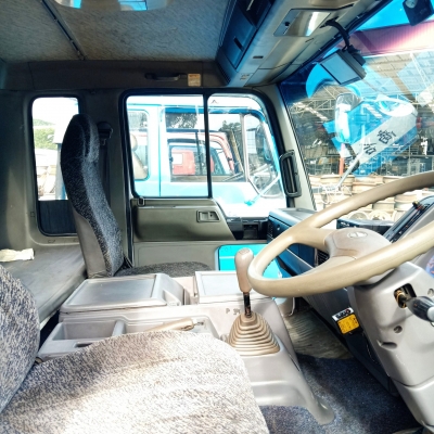 หัวเก๋ง HINO HITECH สมอกว้าง หัวญี่ปุ่นสีแจ่มๆเลยครับ ภายนอก - ภายใน จัดว่าสวยนำไปวางแทนหัวเก่าหล่อๆเลย