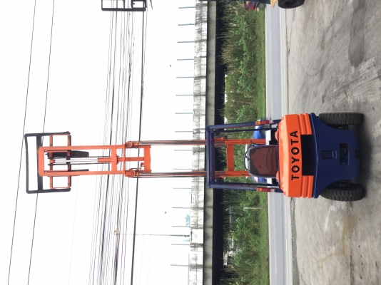 อาร์ ซี เอช โฟรคลิฟท์ ขาย โตโยต้า รุ่น 5 ดีเซล 2.5 ตัน