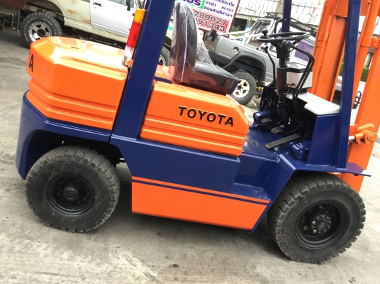 อาร์ ซี เอช โฟรคลิฟท์ ขาย โตโยต้า รุ่น 5 ดีเซล 2.5 ตัน