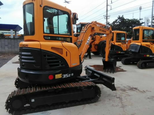 รถขุดขนาดเล็ก(รถใหม่) รถขุดขนาดเล็ก(รถใหม่)