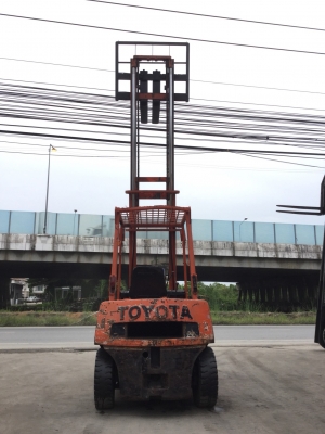อาร์ ซี เอช โฟรคลิฟท์ ขาย โตโยต้า รุ่น 4 ดีเซล 2.5 ตัน เสา 4 เมต