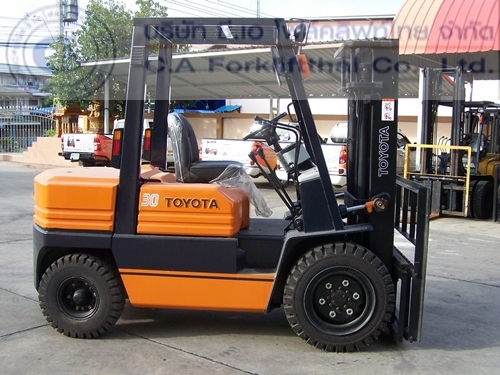 ขาย รถโฟล์คลิฟท์ TOYOTA รุ่น 5-FD30