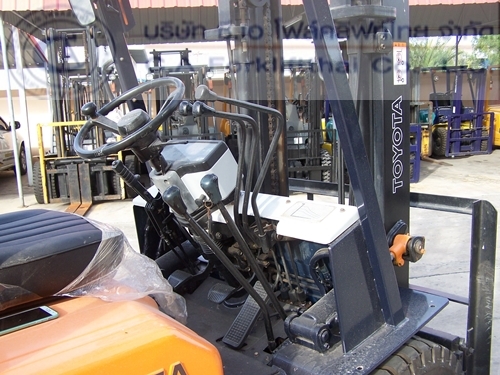 ขาย รถโฟล์คลิฟท์ TOYOTA รุ่น 5-FD30