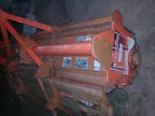 ขายรถไถ 47  แรง ปี  55 อุปกรณ์ครบเครื่องดีเกียร์ดีไม่หอนราคาต่อรองได้