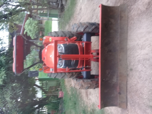 ขายรถไถ 47  แรง ปี  55 อุปกรณ์ครบเครื่องดีเกียร์ดีไม่หอนราคาต่อรองได้