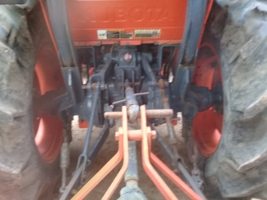 ขายรถไถ 47  แรง ปี  55 อุปกรณ์ครบเครื่องดีเกียร์ดีไม่หอนราคาต่อรองได้