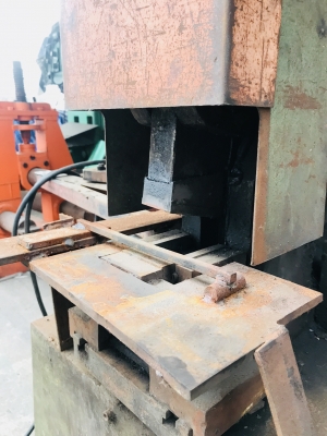 ขายเครื่องตัดเจาะอเนกประสงค์70ตันใต้หวันไฮโดรลิคราคาเบาๆๆครับ