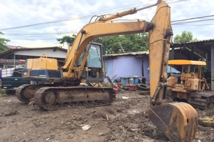 ขายรถแม็คโคร KOMATSU PC100-3 เก่าญี่ปุ่น รถสวยพร้อมใช้งาน มีเอกสารใบอินวอย เครื่องดีช่วงล่างดี ใบแทร็กสวย ราคาต่อรองคุยกันได้ โทร0616613023แพรว