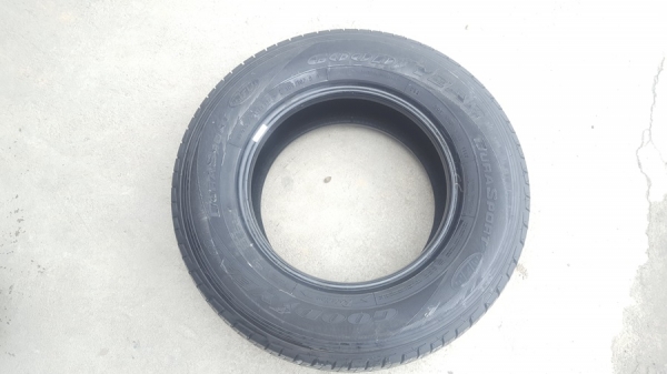 ขายยาง\% 215/70/15 ปี 17 GOODYEAR 4 เส้น