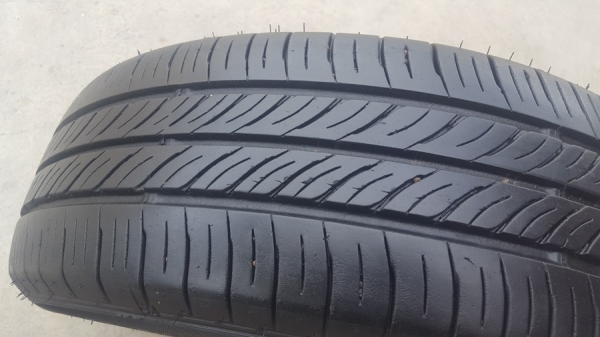 ขายยาง\% 185/60/15 ปี 17 DUNLOP 4 เส้น ขายยาง\% 185/60/15 ปี 17 DUNLOP 4 เส้น