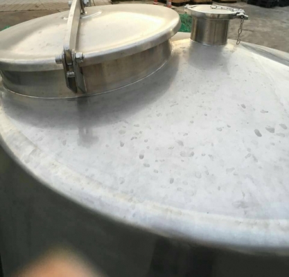 ถังกวน (ถังสแตนเลส) ขนาด 1000 L. มีทั้งหมด 4 ใบ สวยใสกิ้งเลยครับ คัดมาแล้ว มารับที่ร้านหรือให้ส่ง โทรเลยครับ