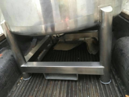 ถังกวน (ถังสแตนเลส) ขนาด 1000 L. มีทั้งหมด 4 ใบ สวยใสกิ้งเลยครับ คัดมาแล้ว มารับที่ร้านหรือให้ส่ง โทรเลยครับ