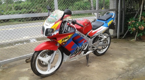 ขาย NSR150 rrw เล่มพร้อมชุดโอนเครื่องดีภาษีขาดชุดสีต้องไปเก็บสีเหมาะเอาไปปั้นขายตามสภาพ 11900 ขาย NSR150 rrw เล่มพร้อมชุดโอนเครื่องดีภาษีขาดชุดสีต้องไปเก็บสีเหมาะเอาไปปั้นขายตามสภาพ 11900