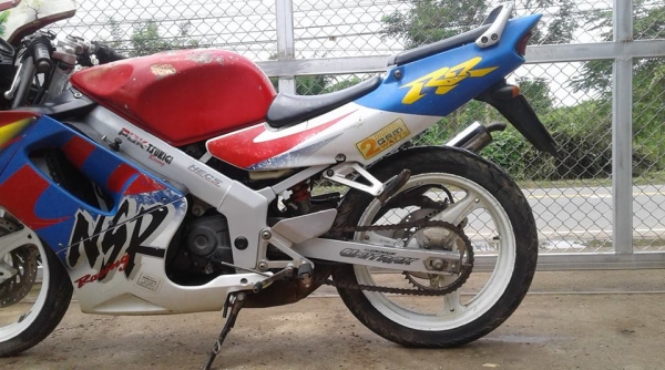 ขาย NSR150 rrw เล่มพร้อมชุดโอนเครื่องดีภาษีขาดชุดสีต้องไปเก็บสีเหมาะเอาไปปั้นขายตามสภาพ 11900