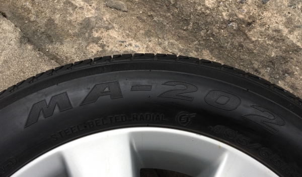 ล้อแม็ก Toyota Altis ขอบ 15 พร้อมยาง Maxxis 195-65-15 ปี 14 ดอกยางหนาปึก