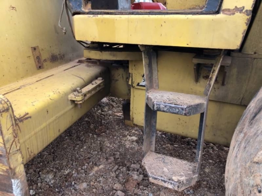 ขาย 395,000 รถบด 10 ตัน DYNAPAC CA25-II  ( 2 เพลา ) 2 เปลือก หนามหุ้มเรียบ  ถอดออกไว้ เฟืองปลายมอเตอร์แตก) เครื่อง คามินท์ (Turbo เสีย) ระบบสั่นสะเทือนพร้อมใช้งาน เอกสารเล่มทะเบียน  รถอยู่  อุดรธานี  โทร 0610710295  สนใจ รายการสินค้า อื่นๆ ที่ เว็ปไชค์ Tr