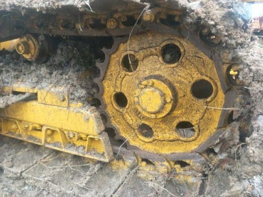 ขายรถแทรคเตอร์ KOMATSU D20P-5 ตีนเป็ด สไลด์ใบมีดได้ ราคา 195000