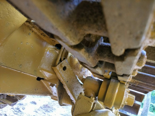 ขายรถแทรคเตอร์ KOMATSU D20P-5 ตีนเป็ด สไลด์ใบมีดได้ ราคา 195000