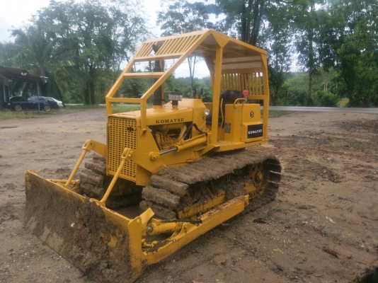 ขายรถแทรคเตอร์ KOMATSU D20P-5 ตีนเป็ด สไลด์ใบมีดได้ ราคา 195000