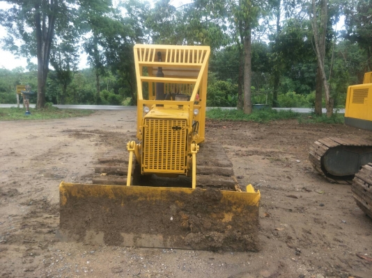 ขายรถแทรคเตอร์ KOMATSU D20P-5 ตีนเป็ด สไลด์ใบมีดได้ ราคา 195000