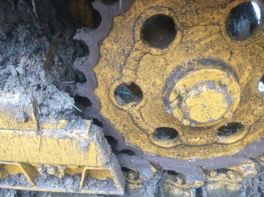 ขายรถแทรคเตอร์ KOMATSU D20P-5 ตีนเป็ด สไลด์ใบมีดได้ ราคา 195000