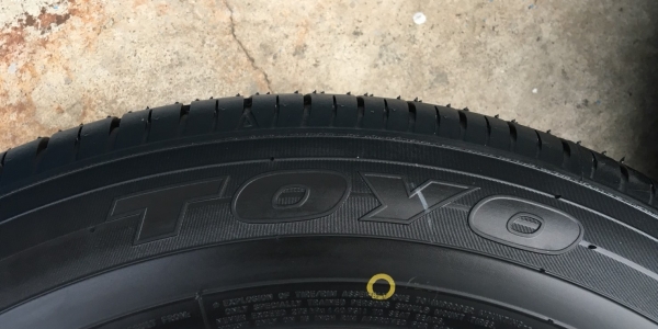 ยางป้ายแดง 205-60-16 TOYO ปี 18 ดอกยางเต็มๆ มีตุ่ม เส้นสีชัด ยางป้ายแดง 205-60-16 TOYO ปี 18 ดอกยางเต็มๆ มีตุ่ม เส้นสีชัด