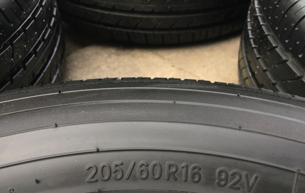 ยางป้ายแดง 205-60-16 TOYO ปี 18 ดอกยางเต็มๆ มีตุ่ม เส้นสีชัด ยางป้ายแดง 205-60-16 TOYO ปี 18 ดอกยางเต็มๆ มีตุ่ม เส้นสีชัด