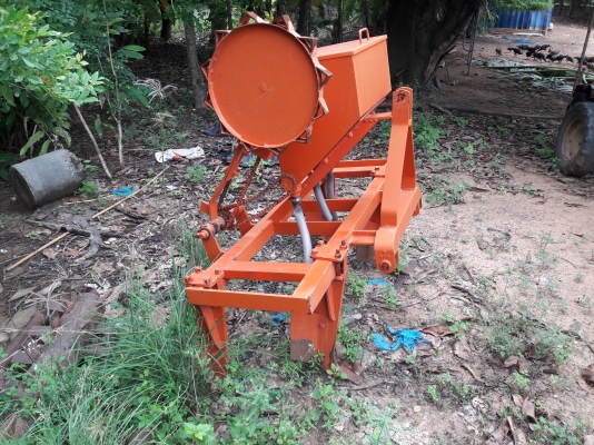 ขอขายลิปเปอร์4ขา พร้อมถังใส่ปุ๋ย ราคา 29,000 สนใจสอบถามได้ครับ 0819717099 ผอ.ภัทรพงษ์