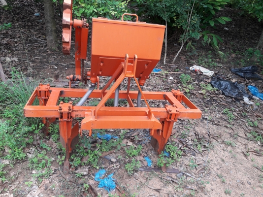 ขอขายลิปเปอร์4ขา พร้อมถังใส่ปุ๋ย ราคา 29,000 สนใจสอบถามได้ครับ 0819717099 ผอ.ภัทรพงษ์