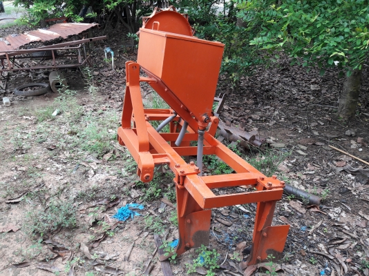 ขอขายลิปเปอร์4ขา พร้อมถังใส่ปุ๋ย ราคา 29,000 สนใจสอบถามได้ครับ 0819717099 ผอ.ภัทรพงษ์