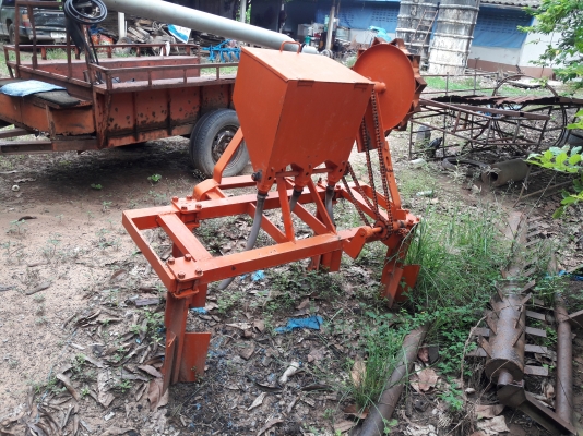 ขอขายลิปเปอร์4ขา พร้อมถังใส่ปุ๋ย ราคา 29,000 สนใจสอบถามได้ครับ 0819717099 ผอ.ภัทรพงษ์