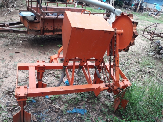 ขอขายลิปเปอร์4ขา พร้อมถังใส่ปุ๋ย ราคา 29,000 สนใจสอบถามได้ครับ 0819717099 ผอ.ภัทรพงษ์