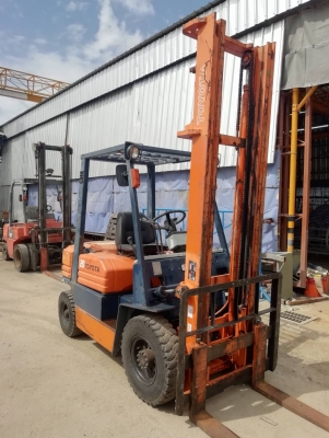 โฟล์คลิฟท์ Toyota รุ่น 5 ยกสูง 4 เมตร ยก 2 - 2.5 ตัน