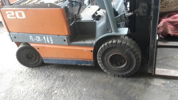 รถไฟฟ้านั่งขับ ขนาด 2 ตัน ยี่ห้อTOYOTA 6FB20 ยกสูง3เมตร รถไฟฟ้านั่งขับ ขนาด 2 ตัน ยี่ห้อTOYOTA 6FB20 ยกสูง3เมตร