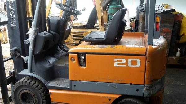 รถไฟฟ้านั่งขับ ขนาด 2 ตัน ยี่ห้อTOYOTA 6FB20 ยกสูง3เมตร รถไฟฟ้านั่งขับ ขนาด 2 ตัน ยี่ห้อTOYOTA 6FB20 ยกสูง3เมตร