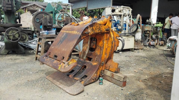 ปากคีบงานเก่านอก การทำงาน 4 ทิศทาง มีมอเตอร์ไฮดรอลิคหมุนรอบตัวได้