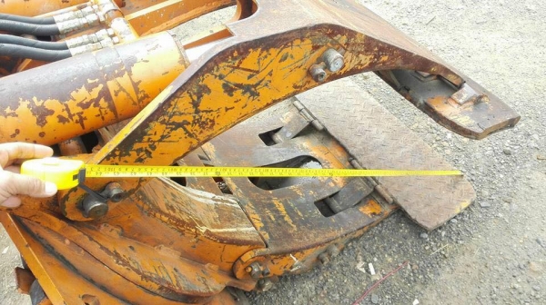 ปากคีบงานเก่านอก การทำงาน 4 ทิศทาง มีมอเตอร์ไฮดรอลิคหมุนรอบตัวได้ ปากคีบงานเก่านอก การทำงาน 4 ทิศทาง มีมอเตอร์ไฮดรอลิคหมุนรอบตัวได้