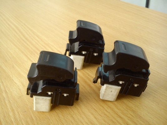 สวิทช์ กดขึ้น-ลง กระจกไฟฟ้าข้างซ้าย ของรถ TOYOTA AE100 AE101 AE110 AE111
