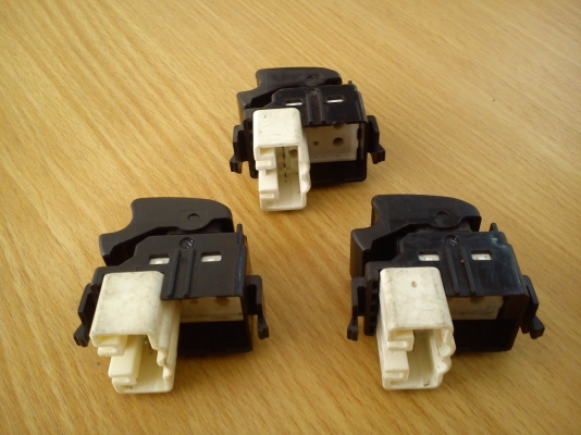 สวิทช์ กดขึ้น-ลง กระจกไฟฟ้าข้างซ้าย ของรถ TOYOTA AE100 AE101 AE110 AE111 สวิทช์ กดขึ้น-ลง กระจกไฟฟ้าข้างซ้าย ของรถ TOYOTA AE100 AE101 AE110 AE111