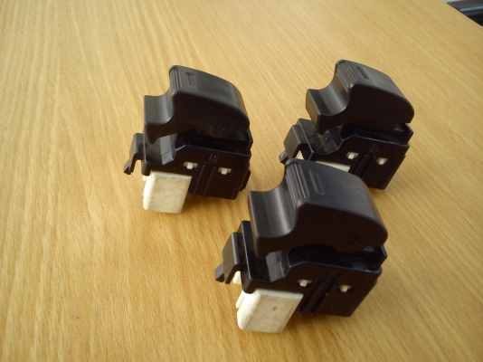 สวิทช์ กดขึ้น-ลง กระจกไฟฟ้าข้างซ้าย ของรถ TOYOTA AE100 AE101 AE110 AE111 สวิทช์ กดขึ้น-ลง กระจกไฟฟ้าข้างซ้าย ของรถ TOYOTA AE100 AE101 AE110 AE111