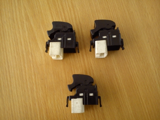 สวิทช์ กดขึ้น-ลง กระจกไฟฟ้าข้างซ้าย ของรถ TOYOTA AE100 AE101 AE110 AE111 สวิทช์ กดขึ้น-ลง กระจกไฟฟ้าข้างซ้าย ของรถ TOYOTA AE100 AE101 AE110 AE111