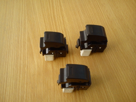 สวิทช์ กดขึ้น-ลง กระจกไฟฟ้าข้างซ้าย ของรถ TOYOTA AE100 AE101 AE110 AE111 สวิทช์ กดขึ้น-ลง กระจกไฟฟ้าข้างซ้าย ของรถ TOYOTA AE100 AE101 AE110 AE111