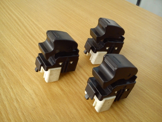 สวิทช์ กดขึ้น-ลง กระจกไฟฟ้าข้างซ้าย ของรถ TOYOTA AE100 AE101 AE110 AE111 สวิทช์ กดขึ้น-ลง กระจกไฟฟ้าข้างซ้าย ของรถ TOYOTA AE100 AE101 AE110 AE111