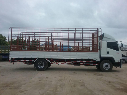 2011 ISUZU DECA FVM 240 โฉม 6 ล้อ เกียร์ธรรรมดา 240 แรง พร้อมคอก ขาย 1,250,000 บาท
