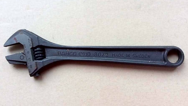 ขายประแจเลื่อนรุ่นสลับปาก10" BAHCO MADE IN SWEDEN. ขายประแจเลื่อนรุ่นสลับปาก10" BAHCO MADE IN SWEDEN.