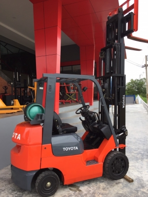 ขายด่วนรถยก TOYOTA รุ่น 7 ขนาด 2.5 ตัน ยกสูง 4.5 เมตร