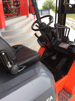 ขายด่วนรถยก TOYOTA รุ่น 7 ขนาด 2.5 ตัน ยกสูง 4.5 เมตร