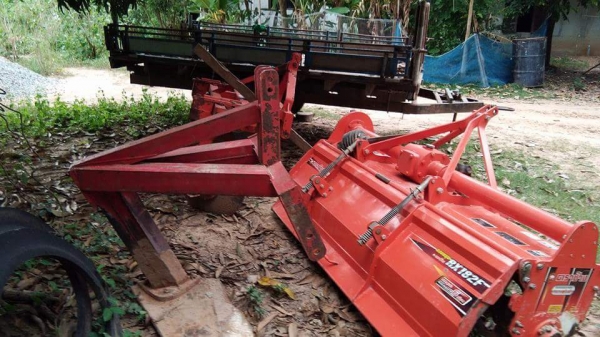 รถไถ L47รถตัก อุปกรณ์ ครบ ตามภาพ รถไถ L47รถตัก อุปกรณ์ ครบ ตามภาพ