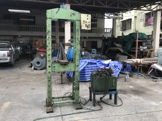 ขายแท่นอัดไฮโดรลิค+ชุดปั๊มน้ำมันไฮโดรลิค 3HP. 380V พร้อมวาล์วคอนโทรล แท่นอัดสูง 2เมตรกว่า อุปกรณ์ครบ ถอดจากโรงงาน สภาพสวย